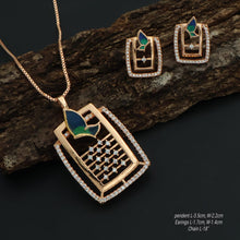 Load image into Gallery viewer, Neckpiece with Pendant and Earring
