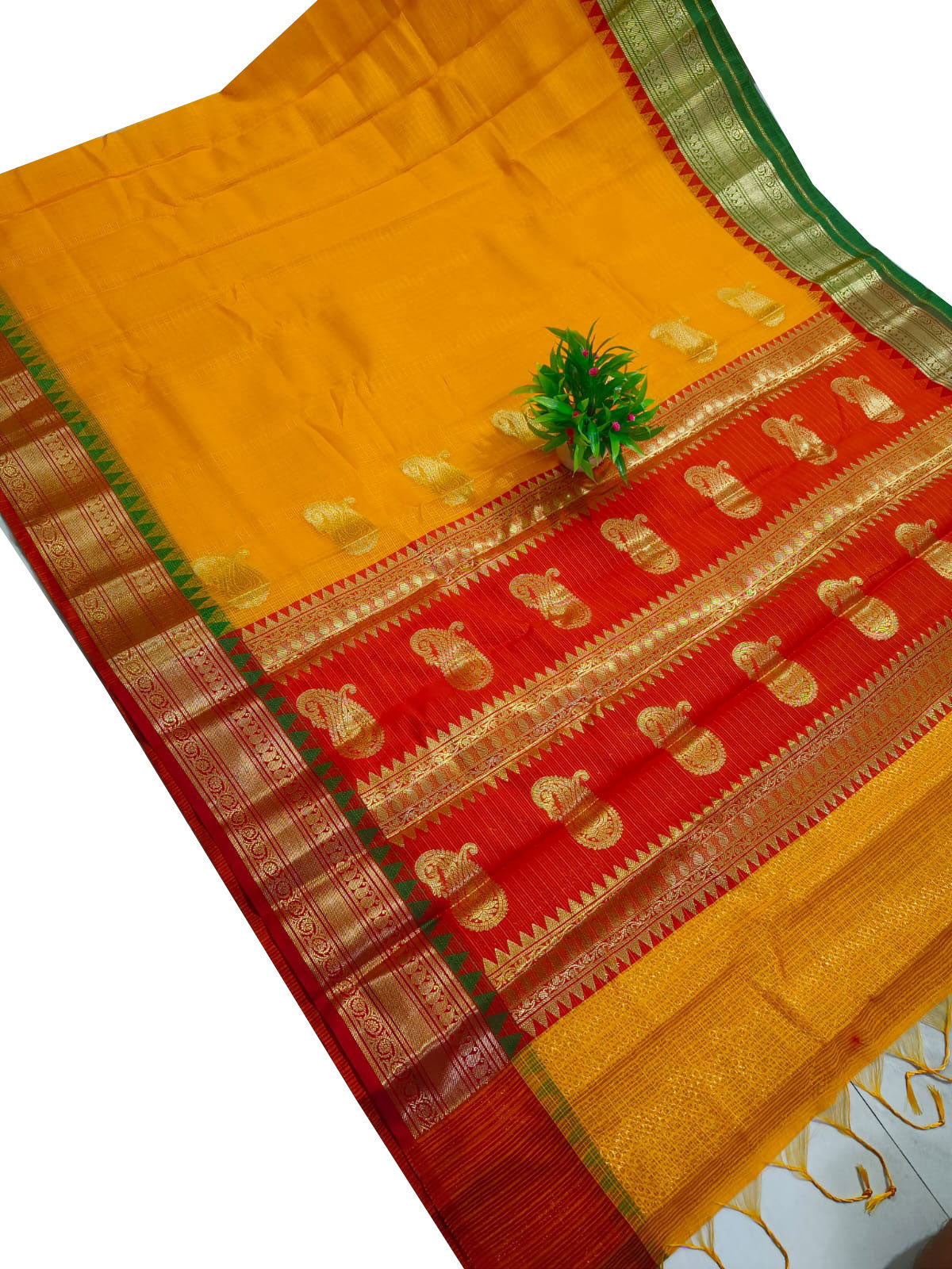 Stunning Violet Kanchipuram Pattu Saree with Big Leaves, Clubs butta a –  Luxury Pai