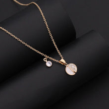 Load image into Gallery viewer, Chain Accompanied by Mother of Pearl Pendant
