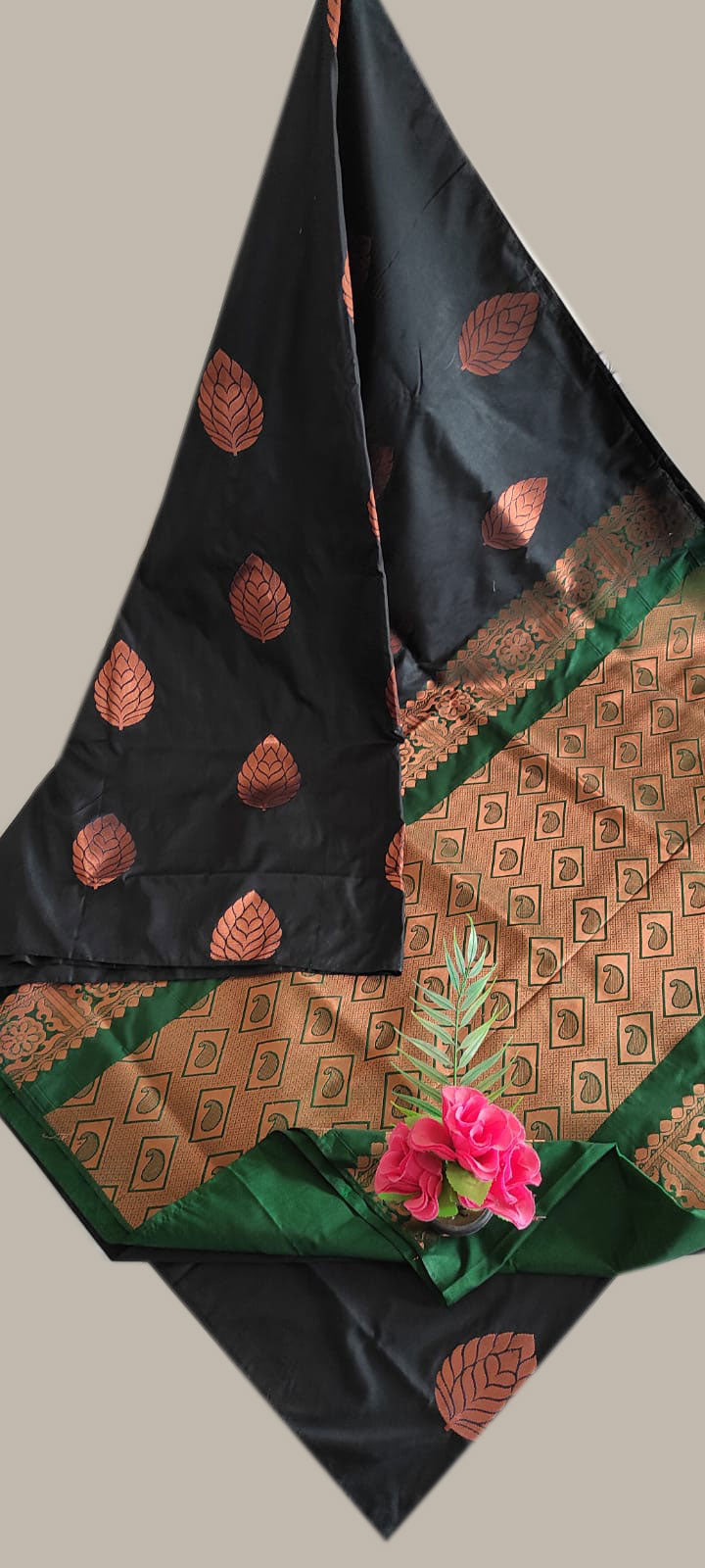 🌹 KUPPADAM SOFT SILK SAREES 🌹Rich Jari pallu 🌹Saree with Contrast &  Running Blouse 🌹 classical folding 🌹Price = 1150+$ (if you like… |  Instagram