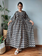 Load image into Gallery viewer, Cotton Hand Block Printed Kaftan
