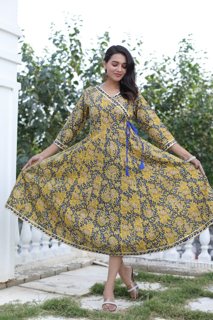 Buy Gun Laxmi Women's Cotton patola Print Anarkali Kurti with Pant  Set(Designer Sleeves) Online at Best Prices in India - JioMart.