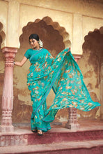 Load image into Gallery viewer, Floral Printed Georgette Saree With Contrast Blouse
