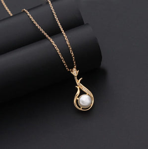 Attractive Neckpiece With Pearl Studded Pendant