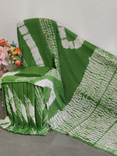 Load image into Gallery viewer, Hand  Block Printed Mul  Mul Saree
